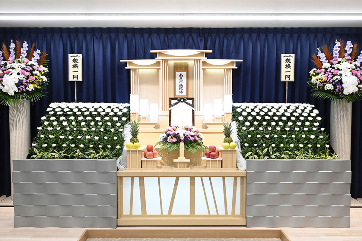 天神川家族葬ホール 祭壇3
