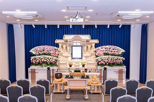 富田駅前家族葬ホール 祭壇