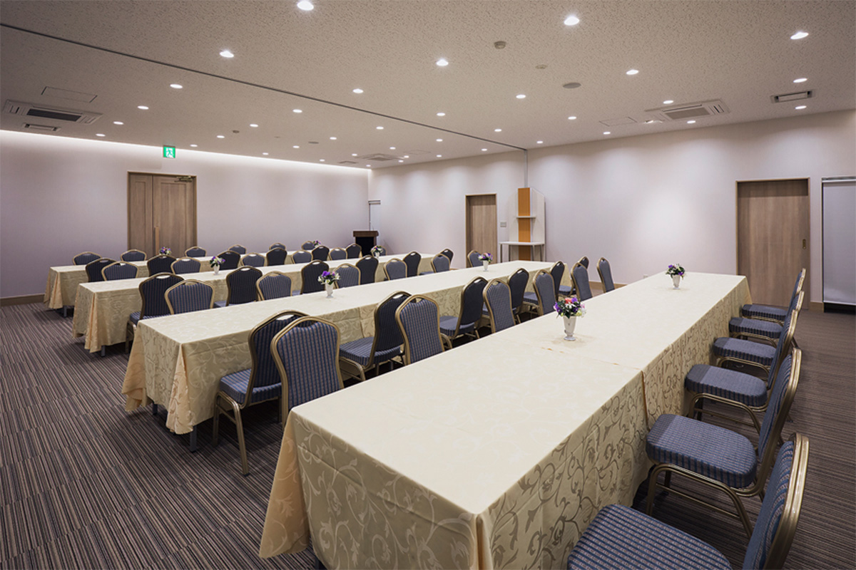 自由に家族葬　メモリード千代田会館 会食室