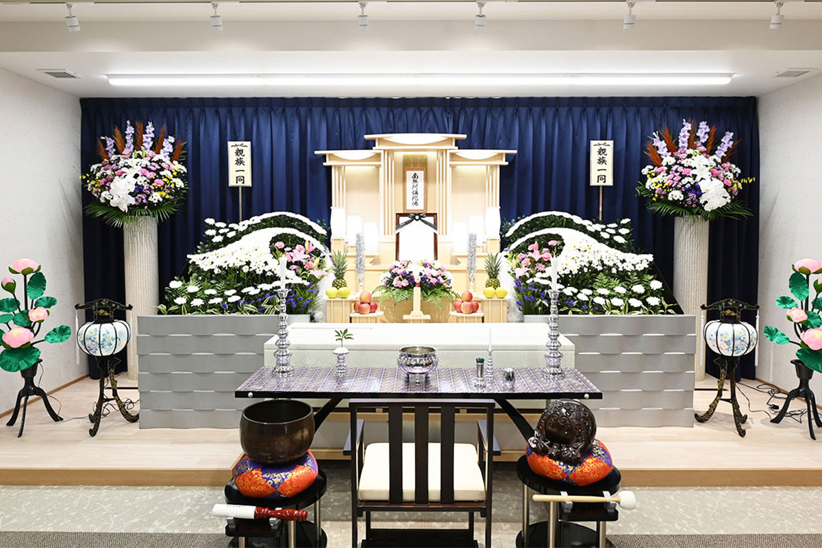 天神川家族葬ホール 祭壇