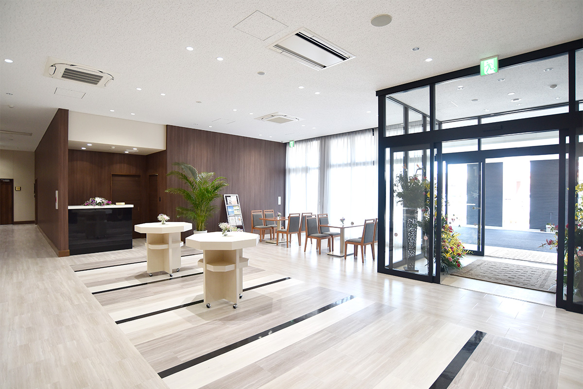 自由に家族葬　メモリード飯塚会館 ロビー