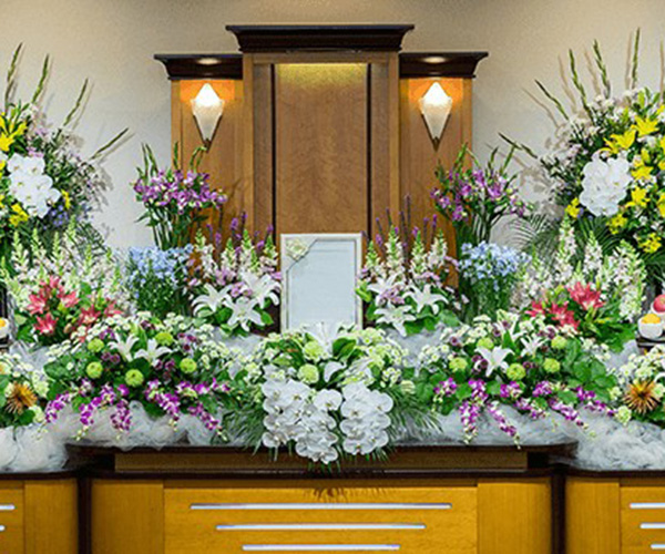想送会館六家 祭壇