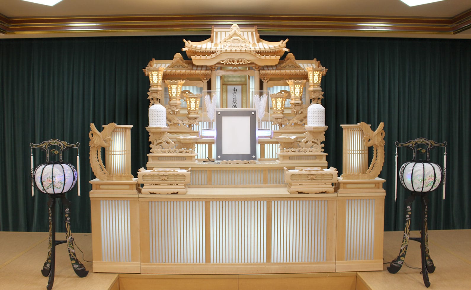 守山セレマホール 祭壇
