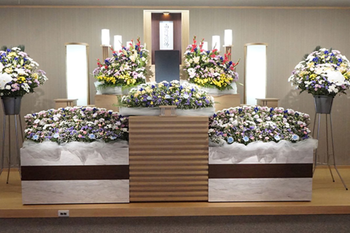 米原家族葬ホール 祭壇
